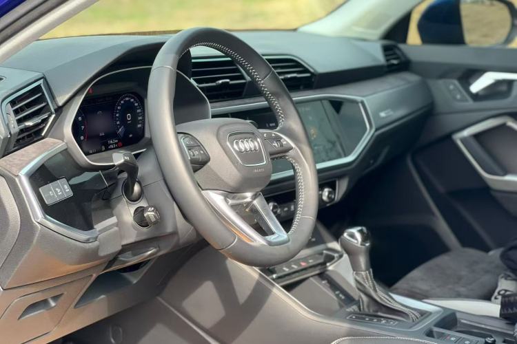 Used Audi Q3 2019 35 TFSI Advanced Dynamic Edition Interior 3