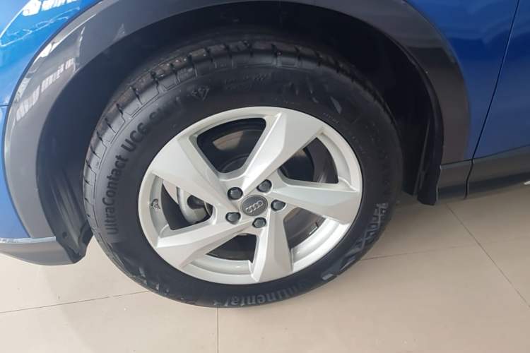Used Audi Q3 2019 35 TFSI Advanced Style Edition Left Front Wheel Hub