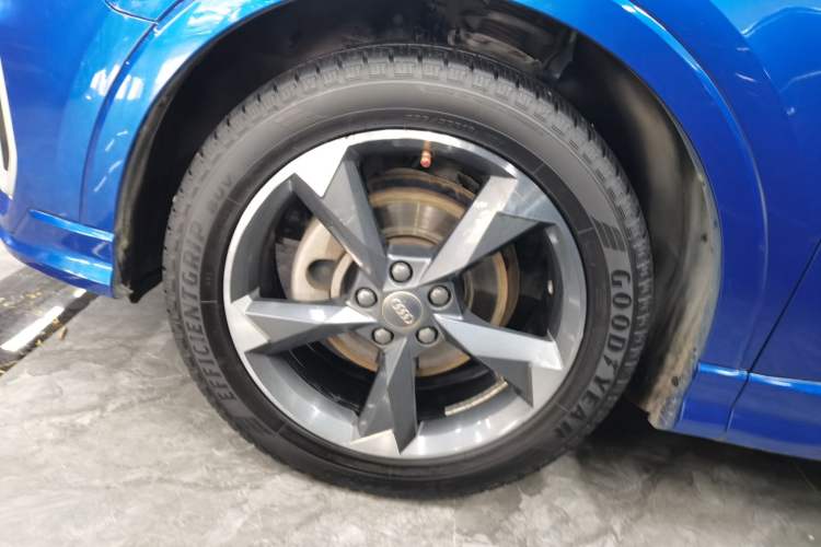 Used Audi Q3 2019 40 TFSI Fashion Dynamic Model Left Front Wheel Hub