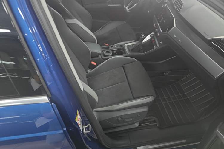 Used Audi Q3 2019 35 TFSI Advanced Dynamic Edition Right Front Seat