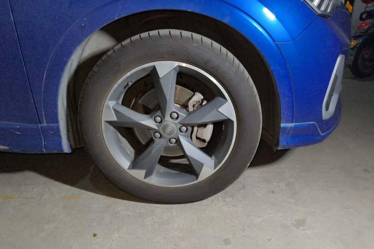 Used Audi Q3 2019 40 TFSI Fashion Dynamic Model Right Front Wheel Hub