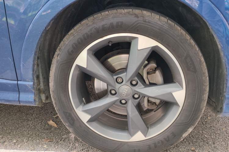 Used Audi Q3 2019 40 TFSI quattro Fashion Dynamic Model Right Front Wheel Hub