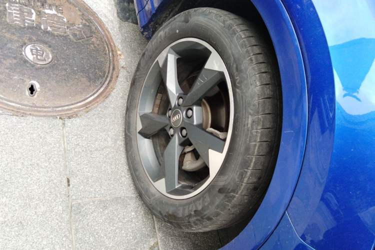 Used Audi Q3 2019 40 TFSI Fashion Dynamic Model Right Front Wheel Hub