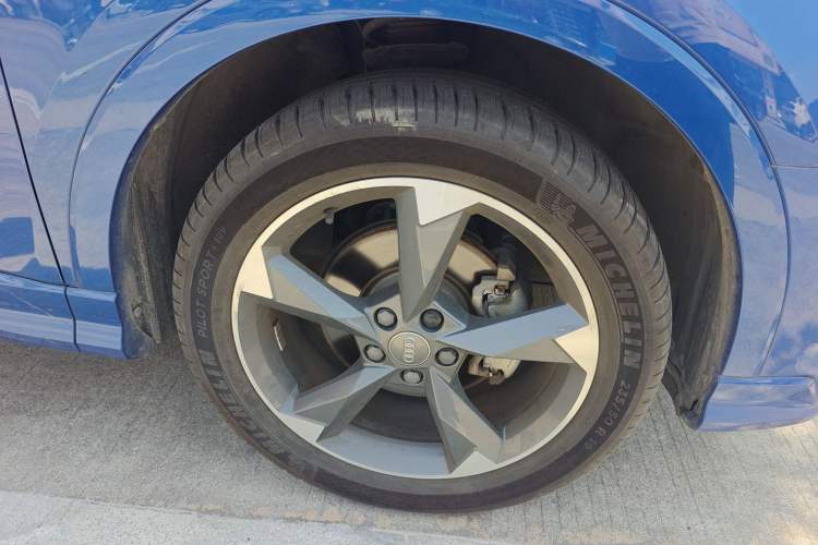 Used Audi Q3 2019 35 TFSI Fashion Dynamic Model Right Front Wheel Hub