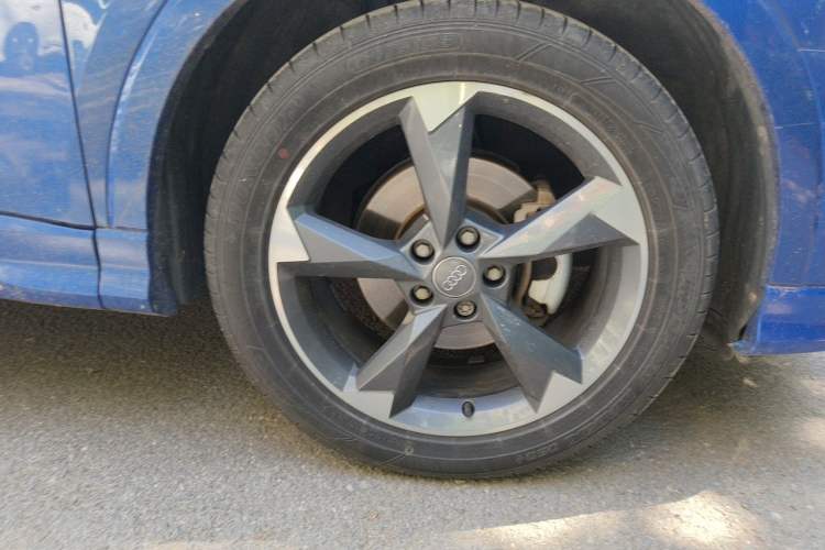 Used Audi Q3 2019 35 TFSI Fashion Dynamic Model Right Front Wheel Hub