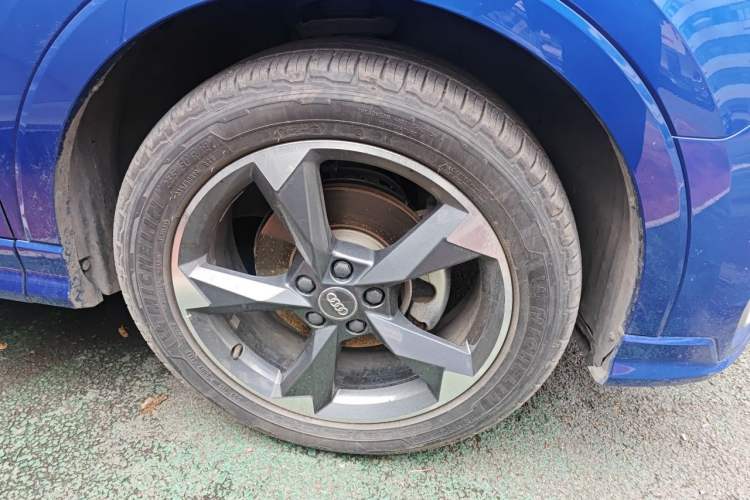 Used Audi Q3 2019 35 TFSI Fashion Dynamic Model Right Front Wheel Hub
