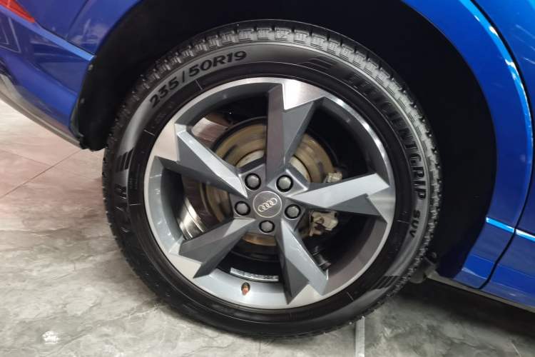 Used Audi Q3 2019 40 TFSI Fashion Dynamic Model Right Rear Wheel Hub