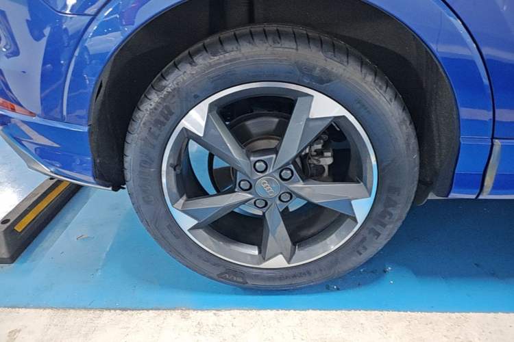 Used Audi Q3 2019 40 TFSI Fashion Dynamic Model Right Rear Wheel Hub