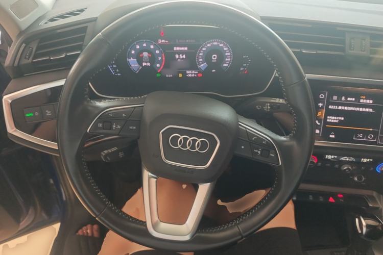 Used Audi Q3 2019 35 TFSI Advanced Dynamic Edition Steering Wheel