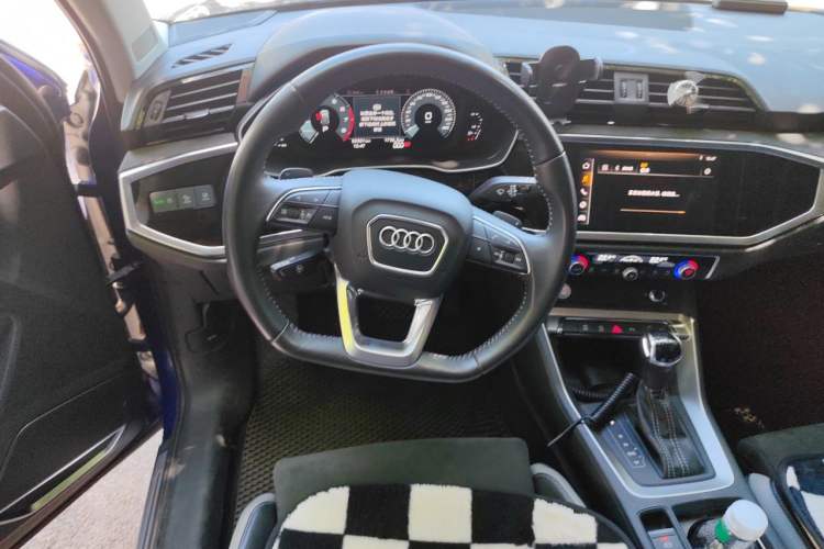 Used Audi Q3 2019 40 TFSI quattro Fashion Dynamic Model Steering Wheel