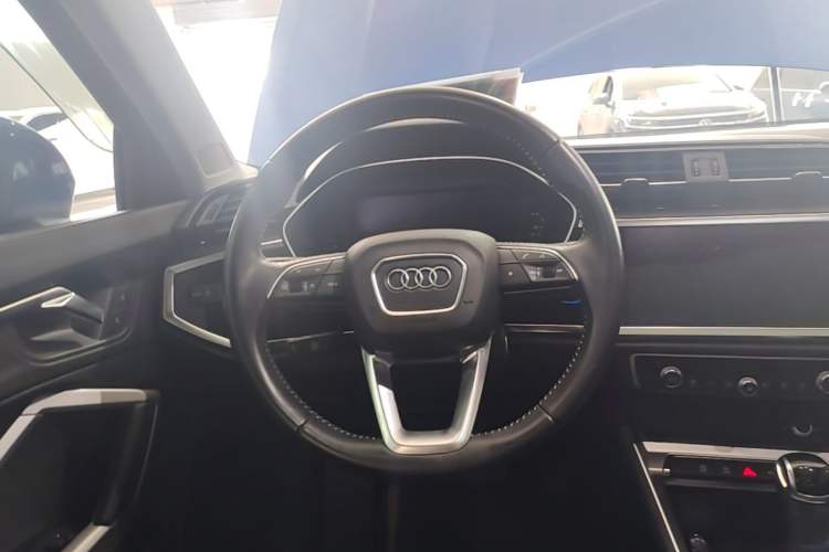Used Audi Q3 2019 35 TFSI Advanced Style Edition Steering Wheel