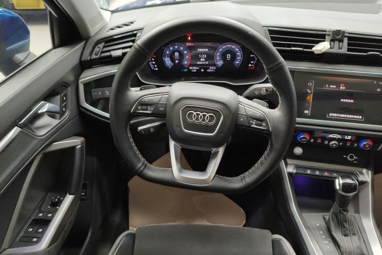 Used Audi Q3 2019 40 TFSI Fashion Dynamic Model Steering Wheel