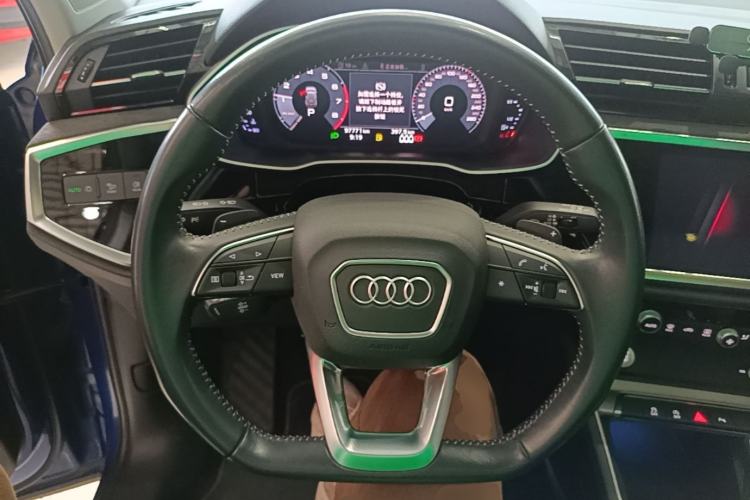 Used Audi Q3 2019 40 TFSI Fashion Dynamic Model Steering Wheel