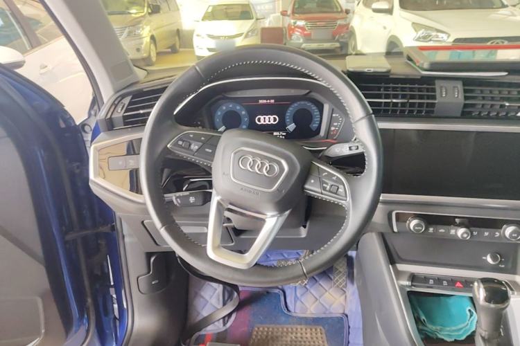 Used Audi Q3 2019 35 TFSI Advanced Style Edition Steering Wheel
