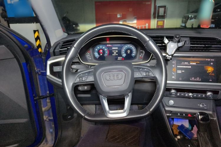 Used Audi Q3 2019 40 TFSI Fashion Dynamic Model Steering Wheel