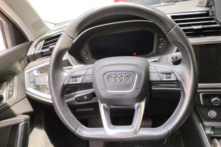 Used Audi Q3 2019 40 TFSI quattro Fashion Dynamic Model Steering Wheel