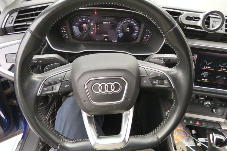 Used Audi Q3 2019 40 TFSI Fashion Dynamic Model Steering Wheel