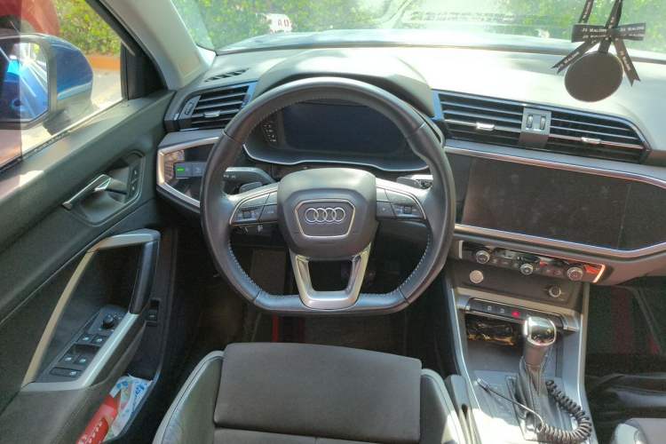 Used Audi Q3 2019 35 TFSI Fashion Dynamic Model Steering Wheel