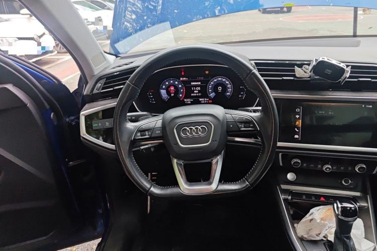 Used Audi Q3 2019 35 TFSI Fashion Dynamic Model Steering Wheel