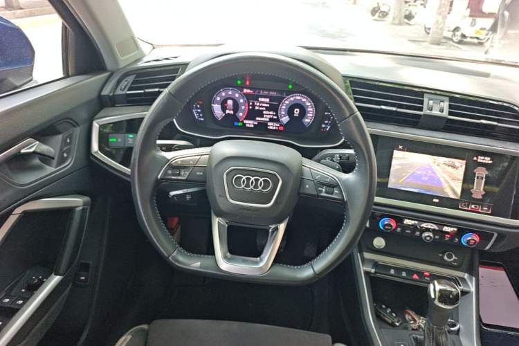Used Audi Q3 2019 35 TFSI Fashion Dynamic Model Steering Wheel