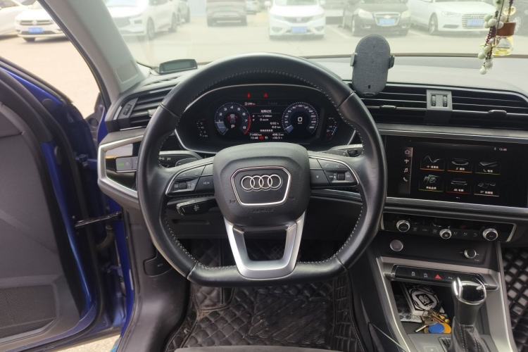 Used Audi Q3 2019 35 TFSI Fashion Dynamic Model Steering Wheel