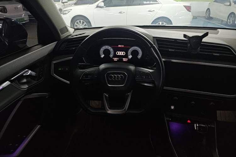 Used Audi Q3 2019 40 TFSI Fashion Dynamic Model Steering Wheel
