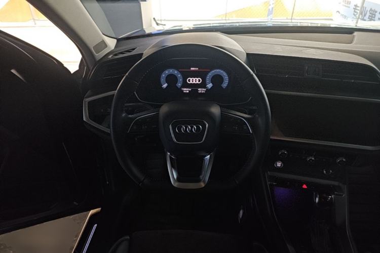 Used Audi Q3 2019 40 TFSI Fashion Dynamic Model Steering Wheel