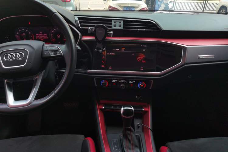 Used Audi Q3 2019 35 TFSI Advanced Dynamic Edition Audio And AC Panel