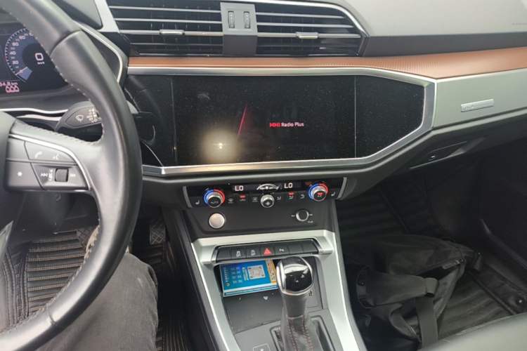 Used Audi Q3 2019 40 TFSI Fashionable and Elegant Model Audio And AC Panel