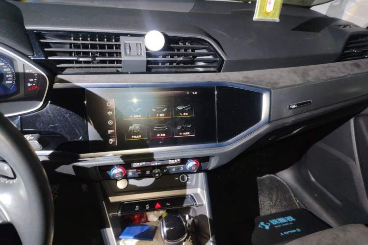 Used Audi Q3 2019 35 TFSI Fashion Dynamic Model Audio And AC Panel