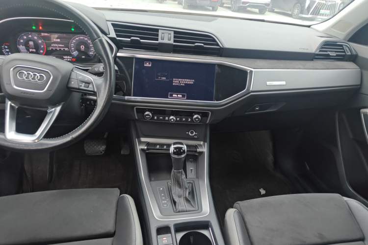 Used Audi Q3 2019 35 TFSI Advanced Dynamic Edition Audio And AC Panel