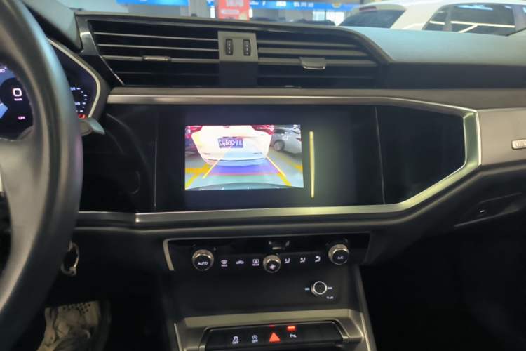 Used Audi Q3 2019 35 TFSI Advanced Dynamic Edition Audio And AC Panel