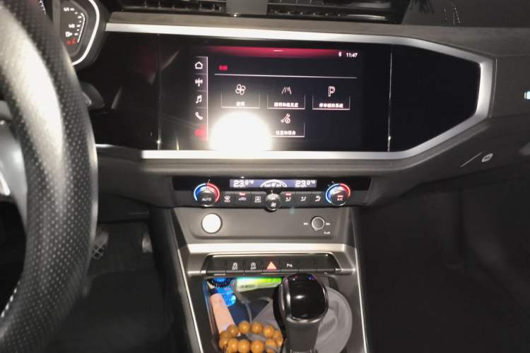 Used Audi Q3 2019 40 TFSI Fashion Dynamic Model Audio And AC Panel