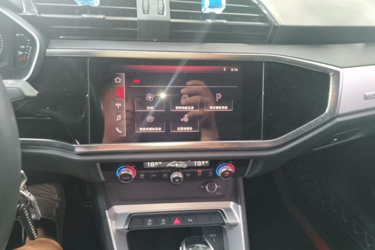 Used Audi Q3 2019 35 TFSI Advanced Style Edition Audio And AC Panel