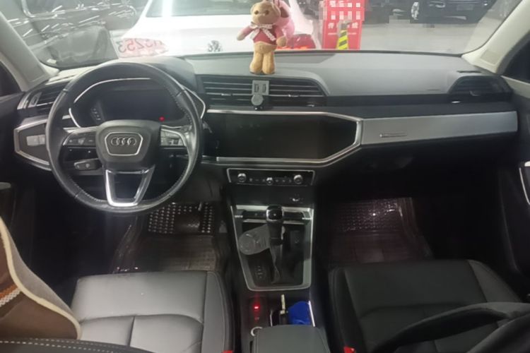 Used Audi Q3 2019 35 TFSI Advanced Style Edition Center Console
