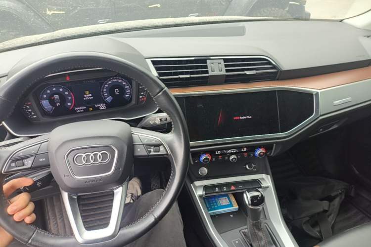 Used Audi Q3 2019 40 TFSI Fashionable and Elegant Model Center Console