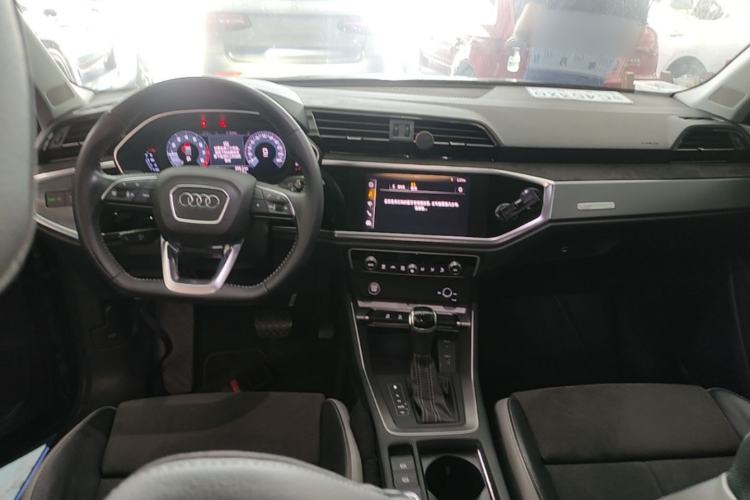 Used Audi Q3 2019 35 TFSI Fashion Dynamic Model Center Console