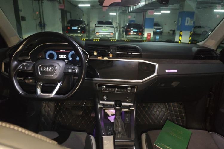 Used Audi Q3 2019 40 TFSI Fashion Dynamic Model Center Console