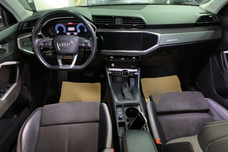 Used Audi Q3 2019 35 TFSI Fashion Dynamic Model Center Console