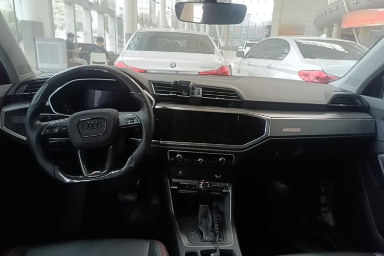 Used Audi Q3 2019 40 TFSI Fashionable and Elegant Model Center Console