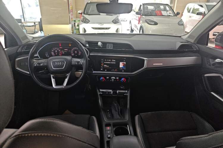 Used Audi Q3 2019 35 TFSI Advanced Dynamic Edition Center Console