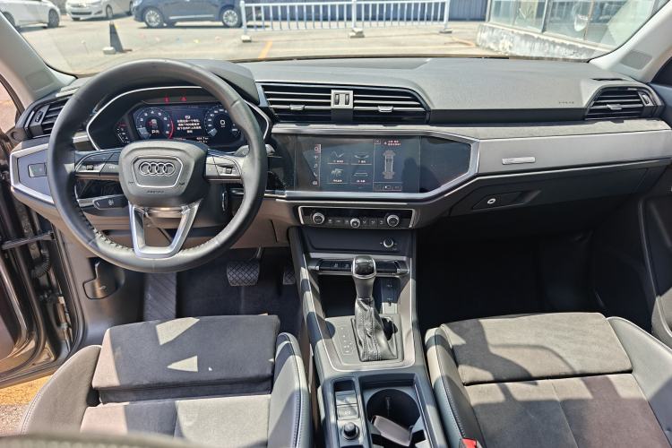 Used Audi Q3 2019 35 TFSI Advanced Dynamic Edition Center Console