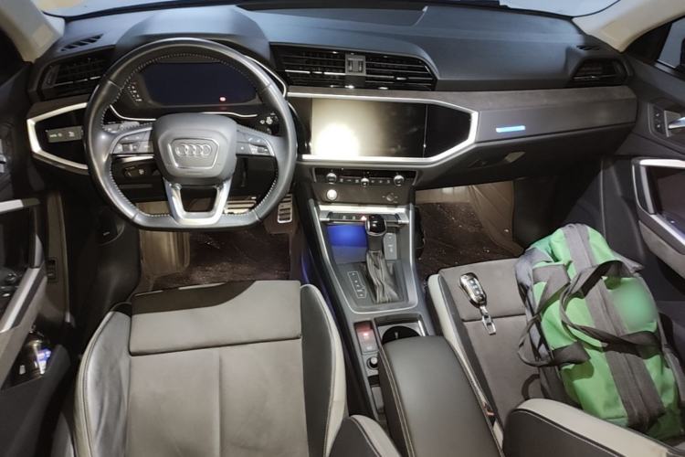 Used Audi Q3 2019 40 TFSI Fashion Dynamic Model Center Console