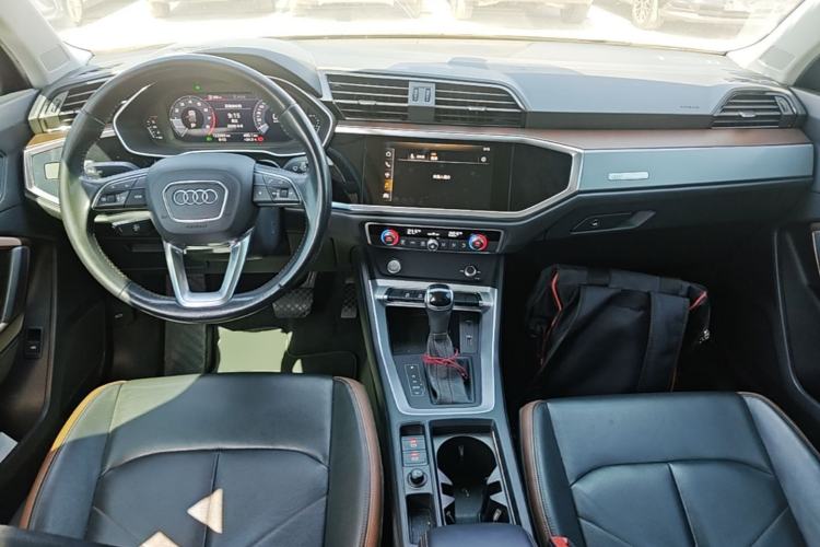 Used Audi Q3 2019 35 TFSI Fashionable and Elegant Model Center Console
