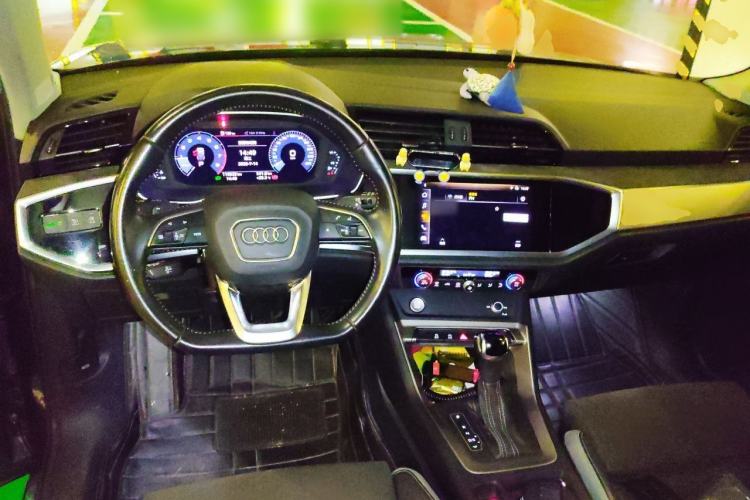 Used Audi Q3 2019 35 TFSI Fashion Dynamic Model Center Console