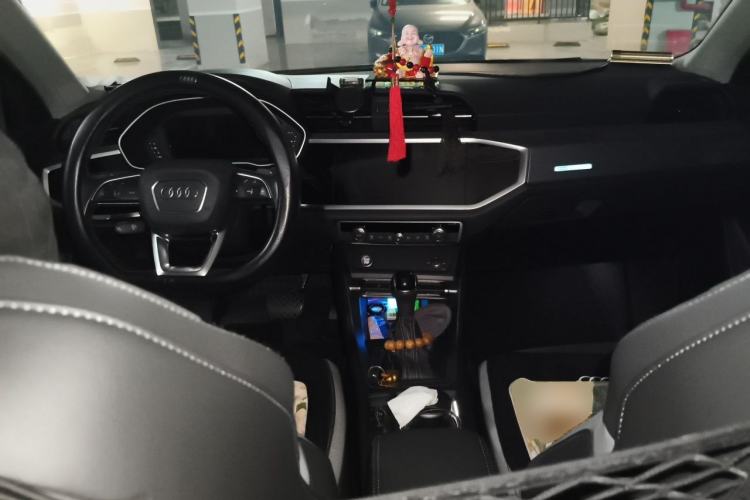 Used Audi Q3 2019 40 TFSI Fashion Dynamic Model Center Console