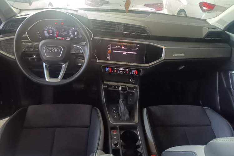 Used Audi Q3 2019 35 TFSI Advanced Dynamic Edition Center Console