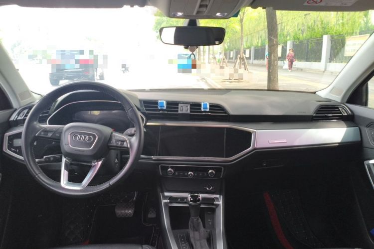 Used Audi Q3 2019 35 TFSI Advanced Style Edition Center Console
