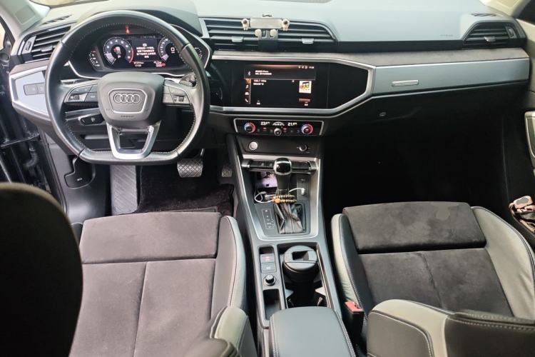 Used Audi Q3 2019 35 TFSI Fashion Dynamic Model Center Console
