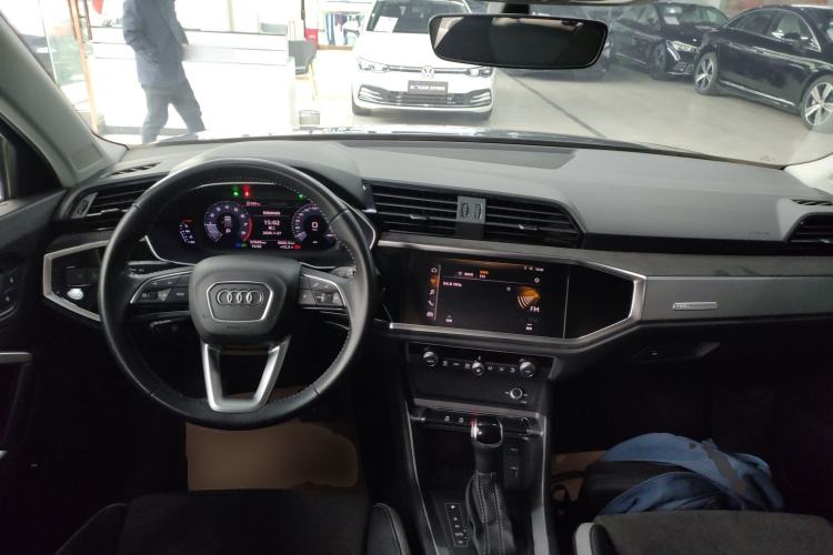 Used Audi Q3 2019 35 TFSI Advanced Dynamic Edition Center Console